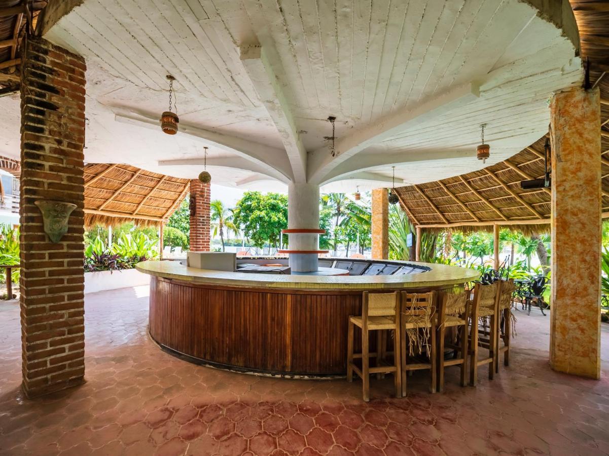 Oyo Hotel Sands Barra de Navidad Eksteriør bilde