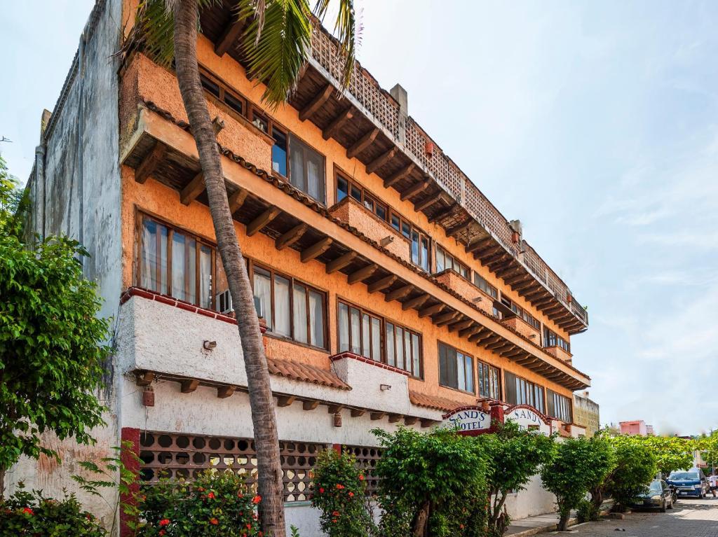 Oyo Hotel Sands Barra de Navidad Eksteriør bilde