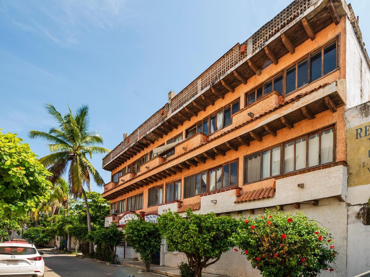 Oyo Hotel Sands Barra de Navidad Eksteriør bilde