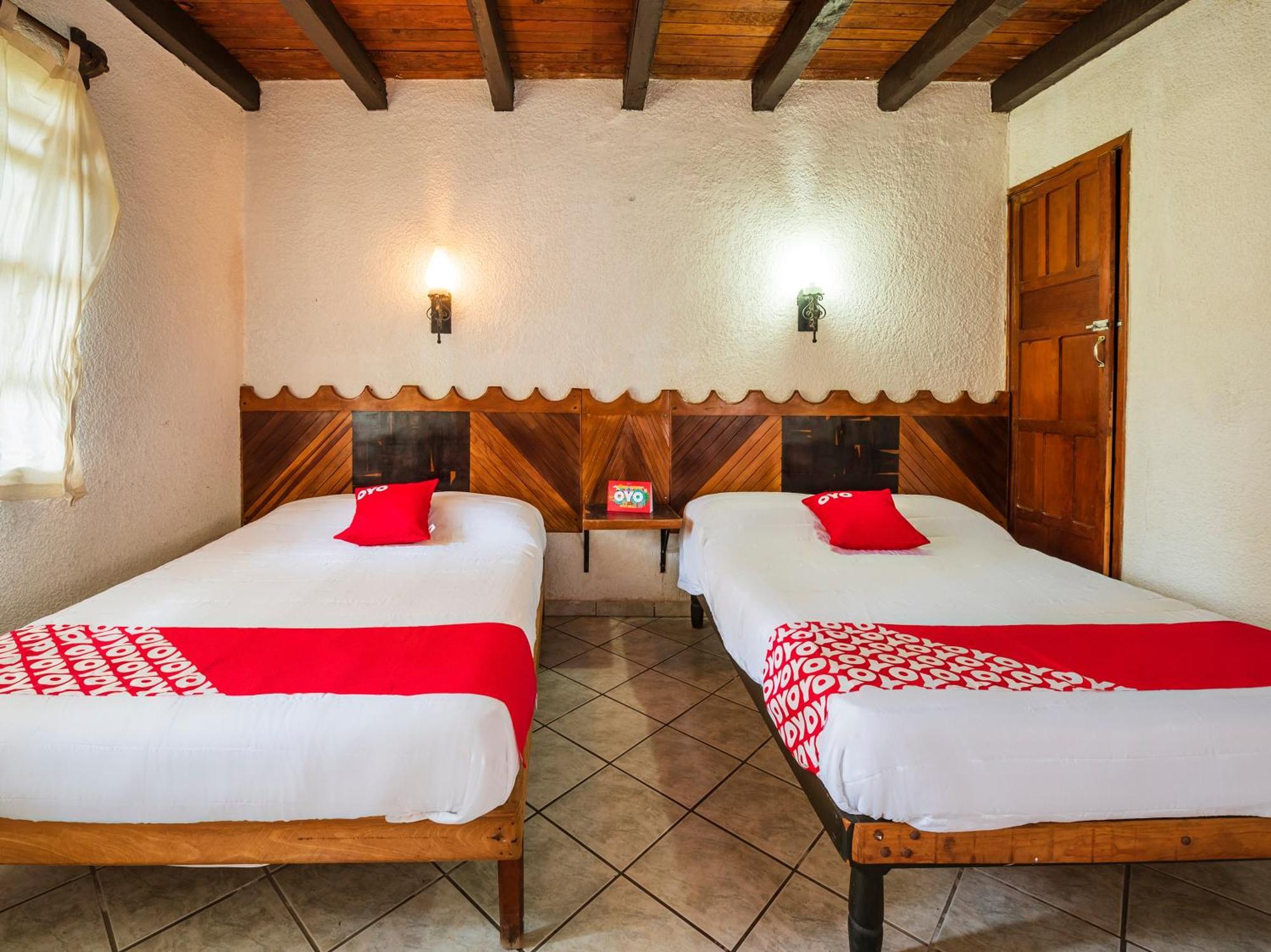Oyo Hotel Sands Barra de Navidad Eksteriør bilde