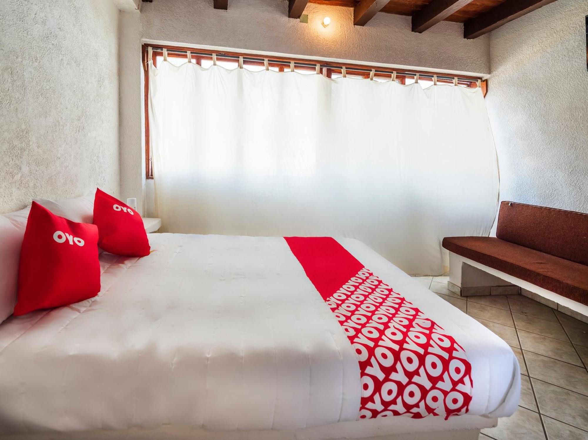 Oyo Hotel Sands Barra de Navidad Eksteriør bilde