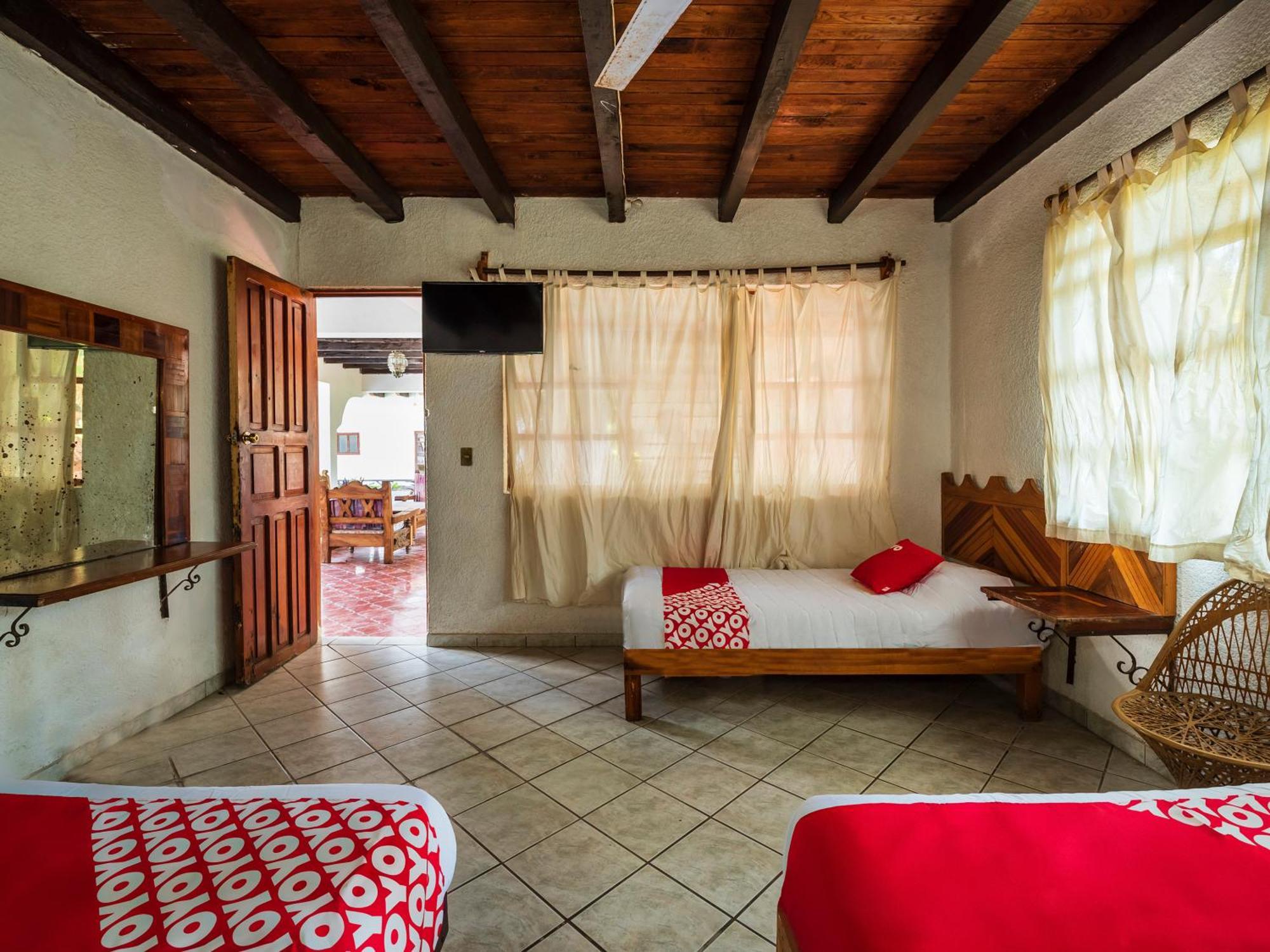 Oyo Hotel Sands Barra de Navidad Eksteriør bilde