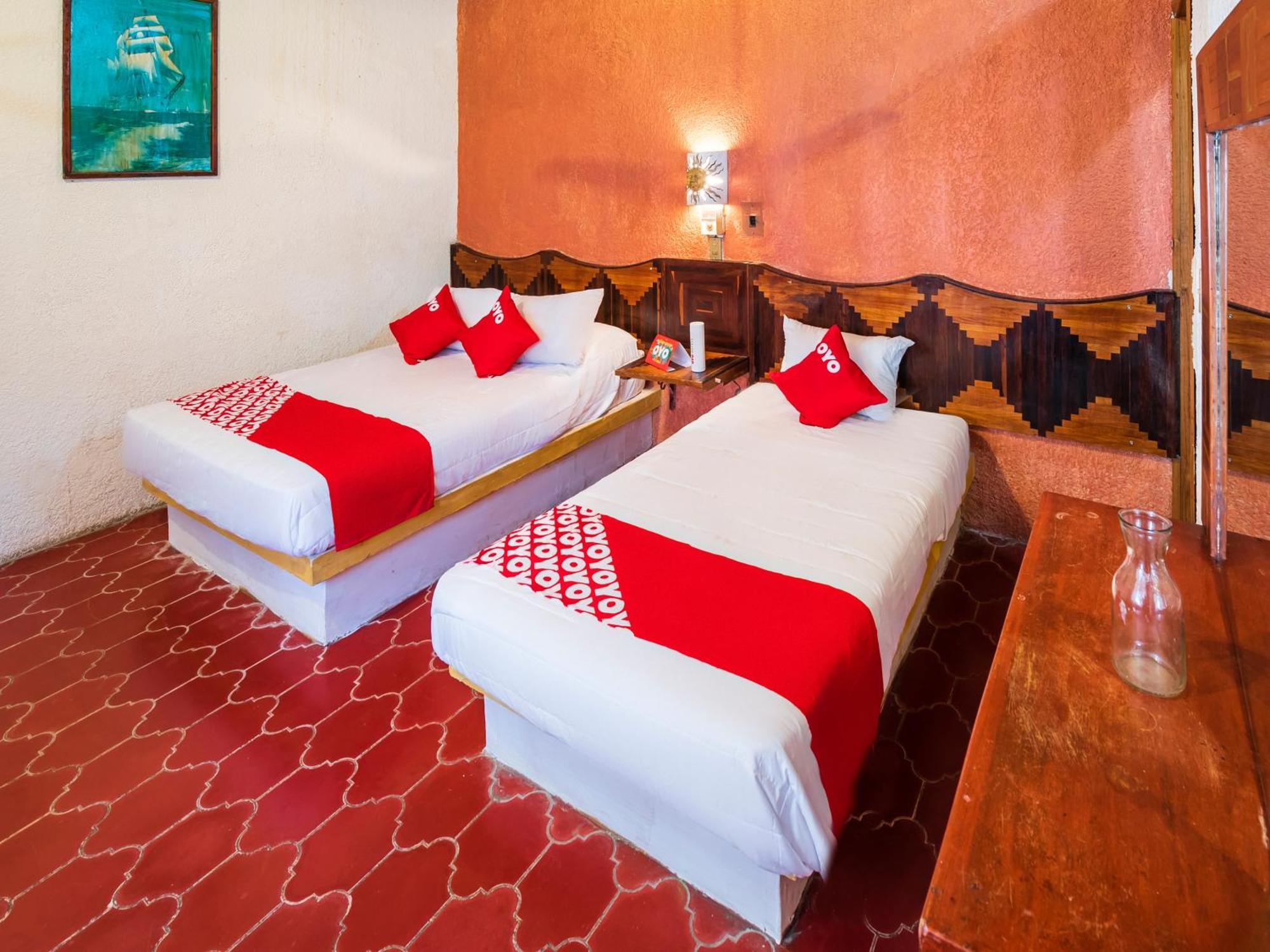 Oyo Hotel Sands Barra de Navidad Eksteriør bilde