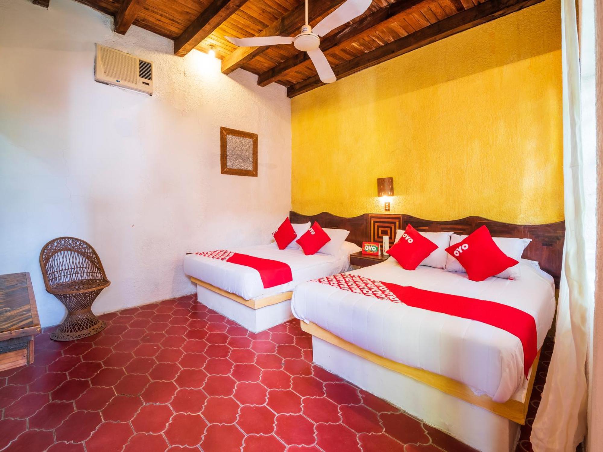 Oyo Hotel Sands Barra de Navidad Eksteriør bilde