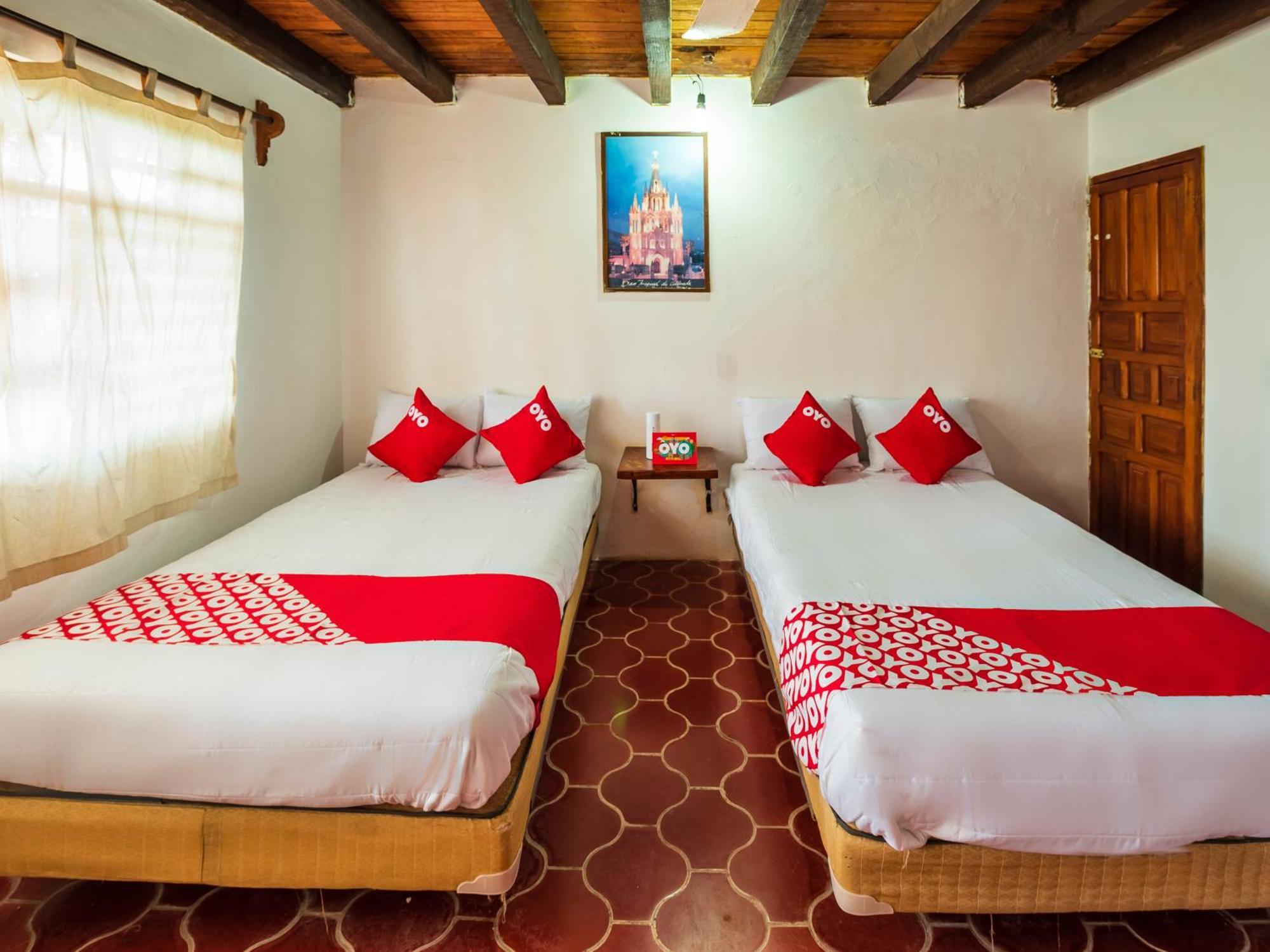 Oyo Hotel Sands Barra de Navidad Eksteriør bilde
