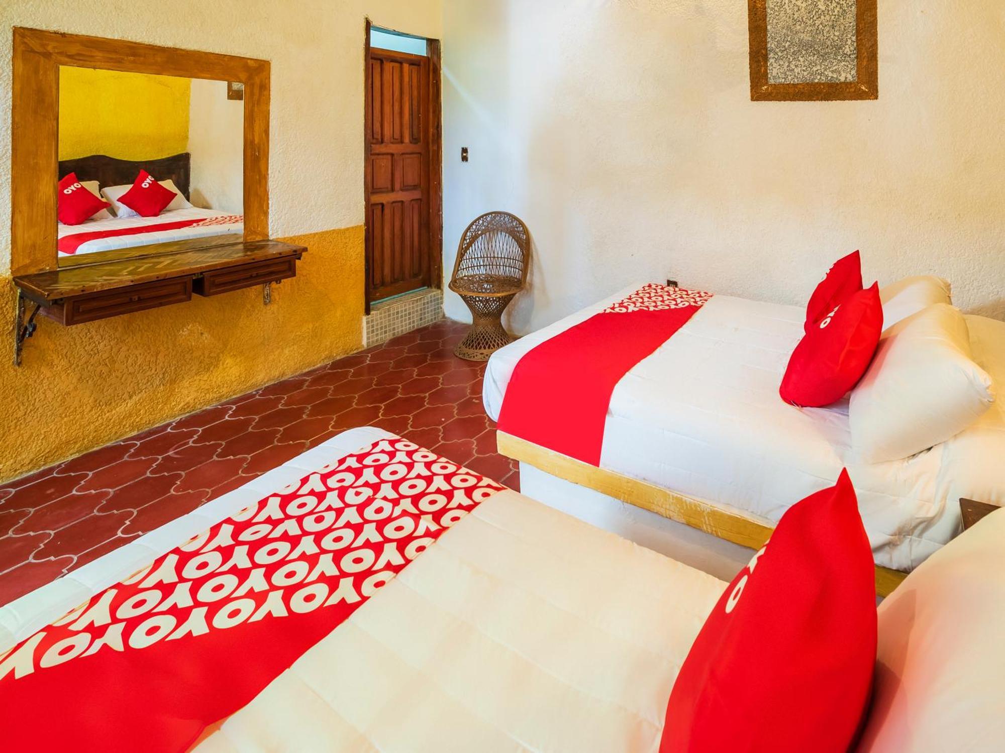 Oyo Hotel Sands Barra de Navidad Eksteriør bilde