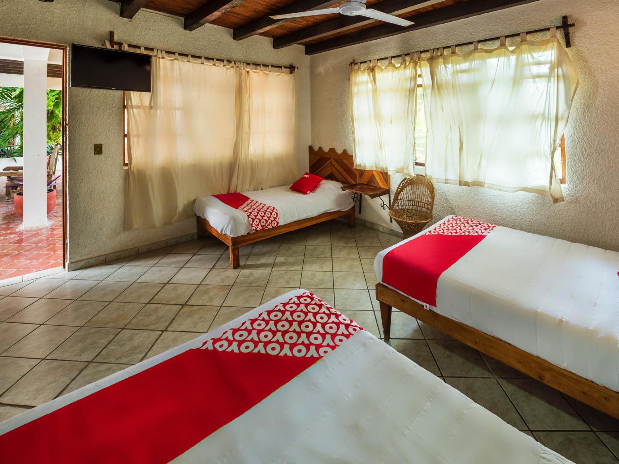 Oyo Hotel Sands Barra de Navidad Eksteriør bilde