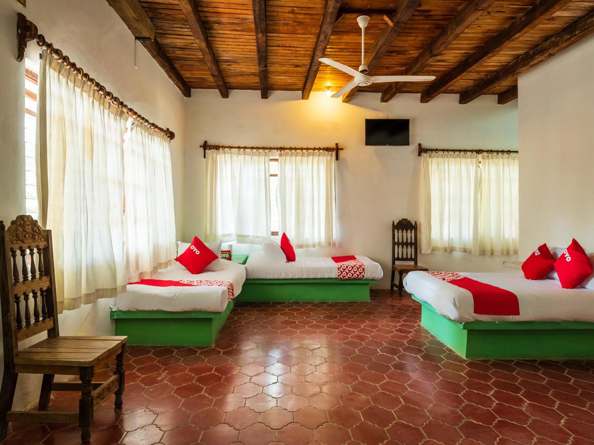 Oyo Hotel Sands Barra de Navidad Eksteriør bilde