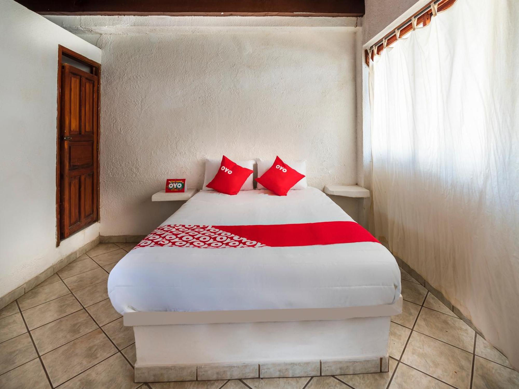 Oyo Hotel Sands Barra de Navidad Eksteriør bilde